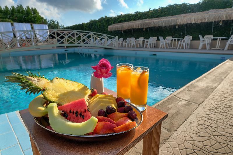 Hotel Taxiarhis لوترا كيلينيس المظهر الخارجي الصورة