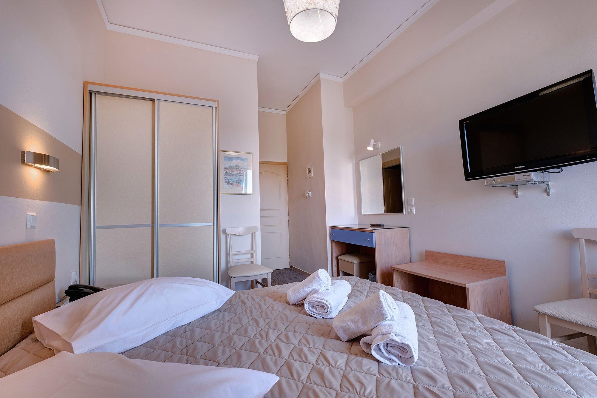 Hotel Taxiarhis لوترا كيلينيس المظهر الخارجي الصورة